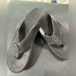 Olukia men’s flip flops